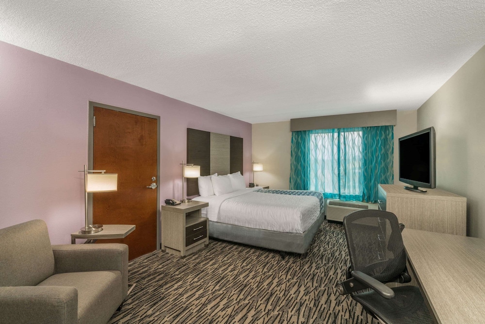 La Quinta Inn Suites Clarksville 10/59