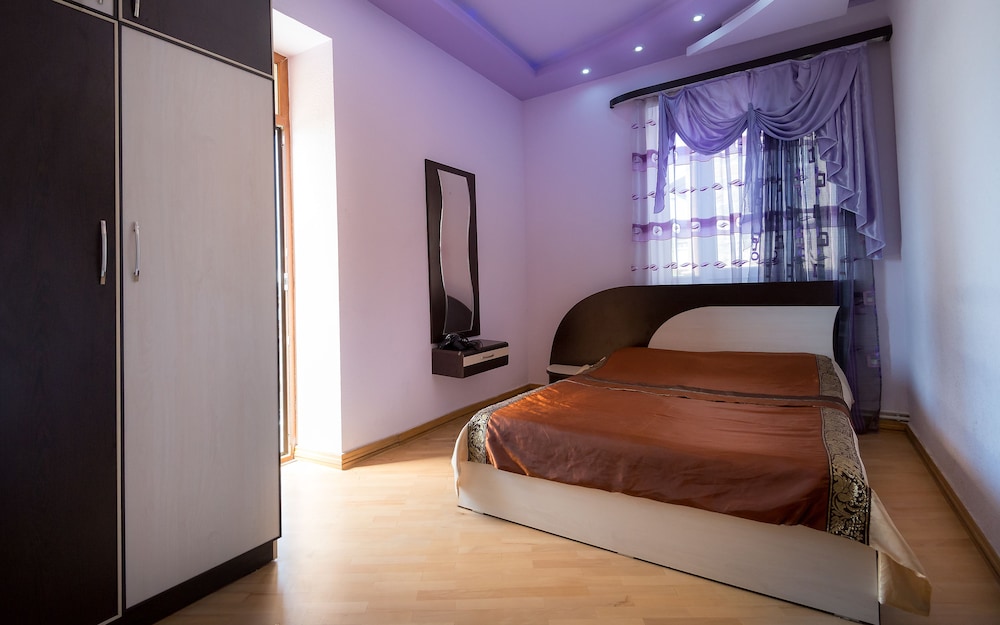 2 BEDROOMS, APARTMENT