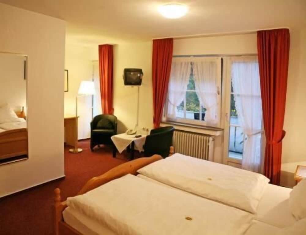 Landhotel Haus Dumicketal 7/28