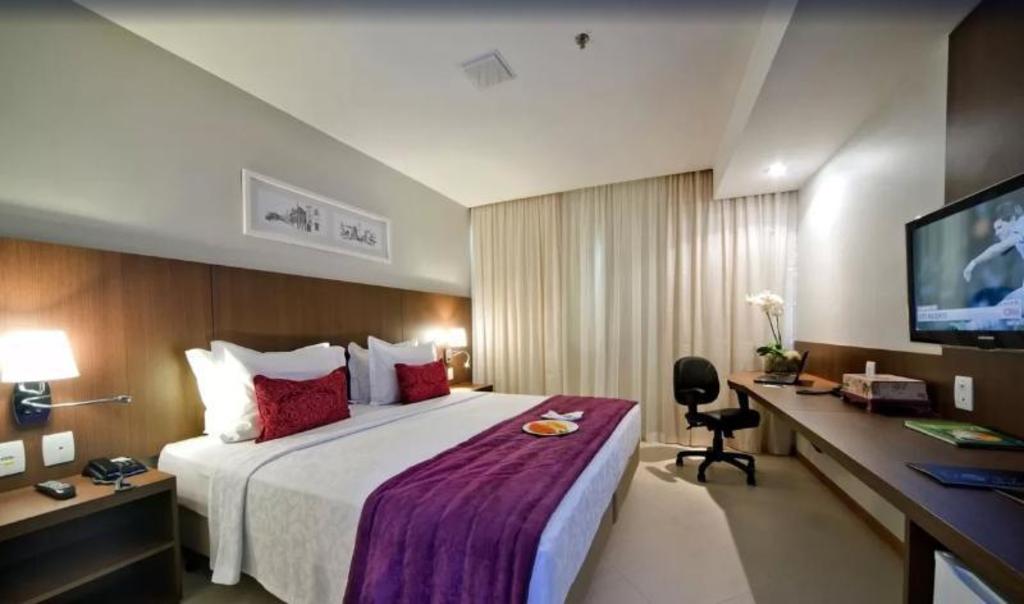 SUITE, KING BED, SMOKING