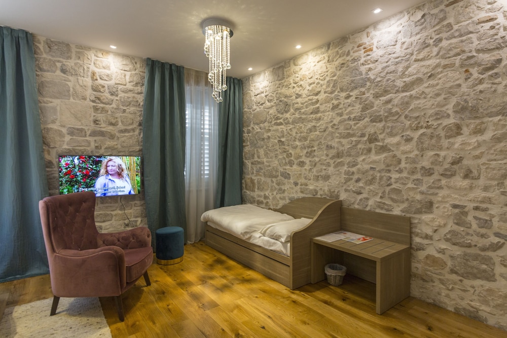 Tifani Luxury Rooms 44/50
