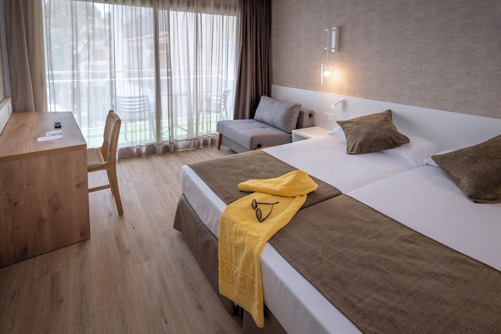ROOM, TWIN BEDS, WITH EXTRA BED, BALCONY