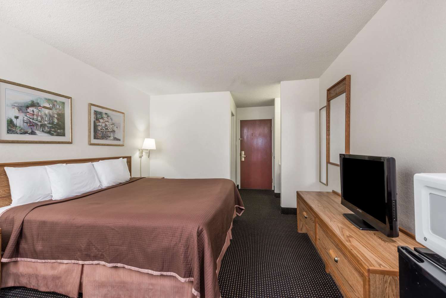 Baymont by Wyndham Iowa Lake Charles 7/13