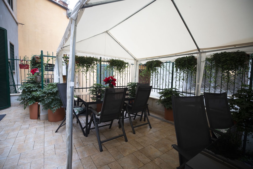 Flatinrome Deluxe Rooms 50/50