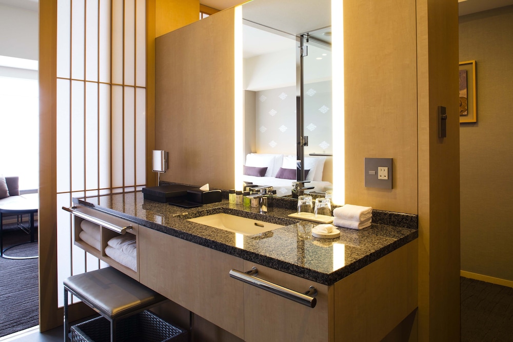 The Capitol Hotel Tokyu 54/74