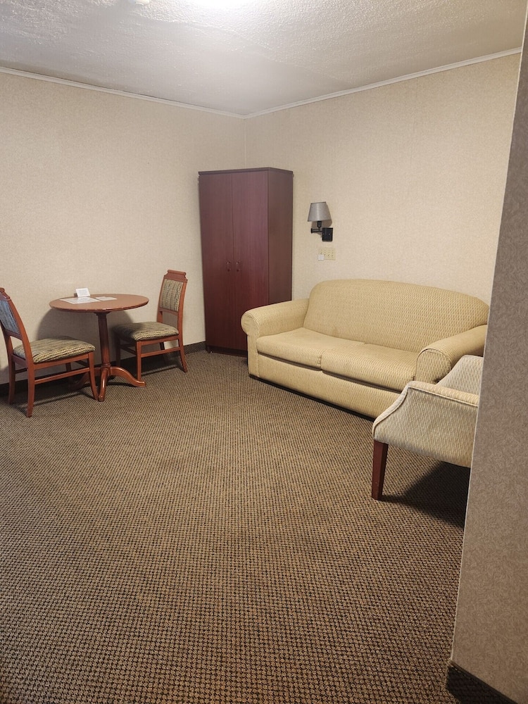 Travelodge by Wyndham Amherst 29/48