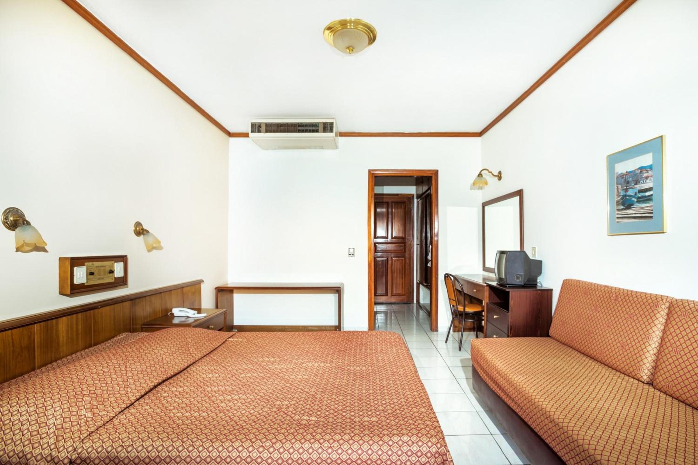 Room, Double Bed, Lateral Side Sea View