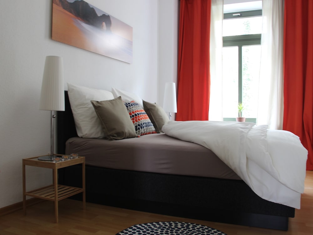 Leon Suite Apartments 10/50