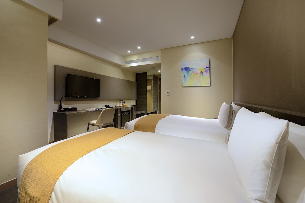 1 Bedroom, Basic, Twin Beds, No Window