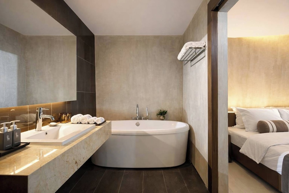 Nine Forty One Hotel 42/44