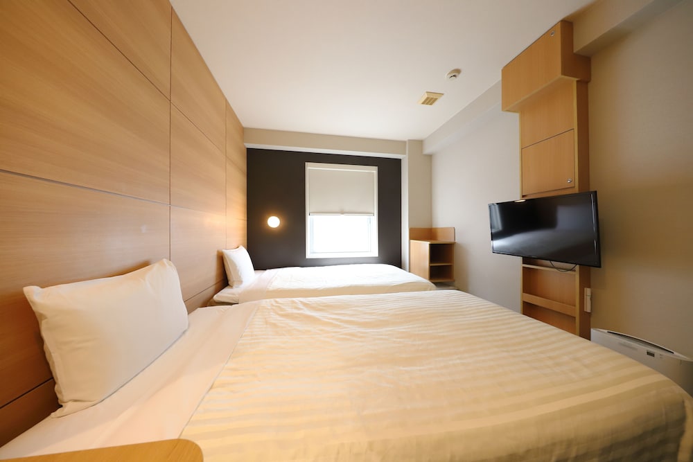 ROOM, TWIN BEDS