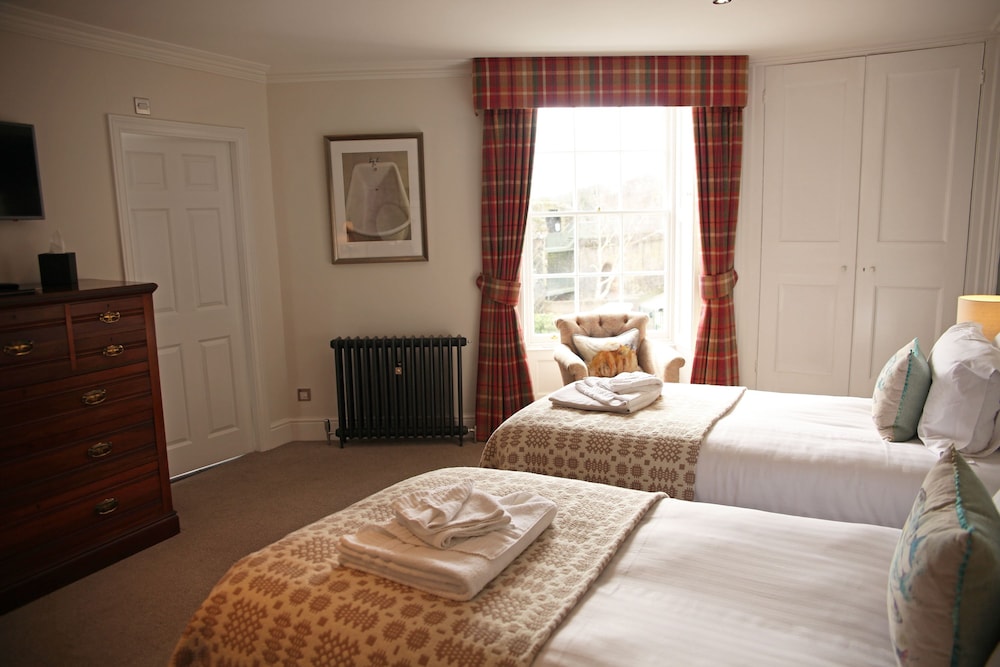The Erskine Arms 7/50