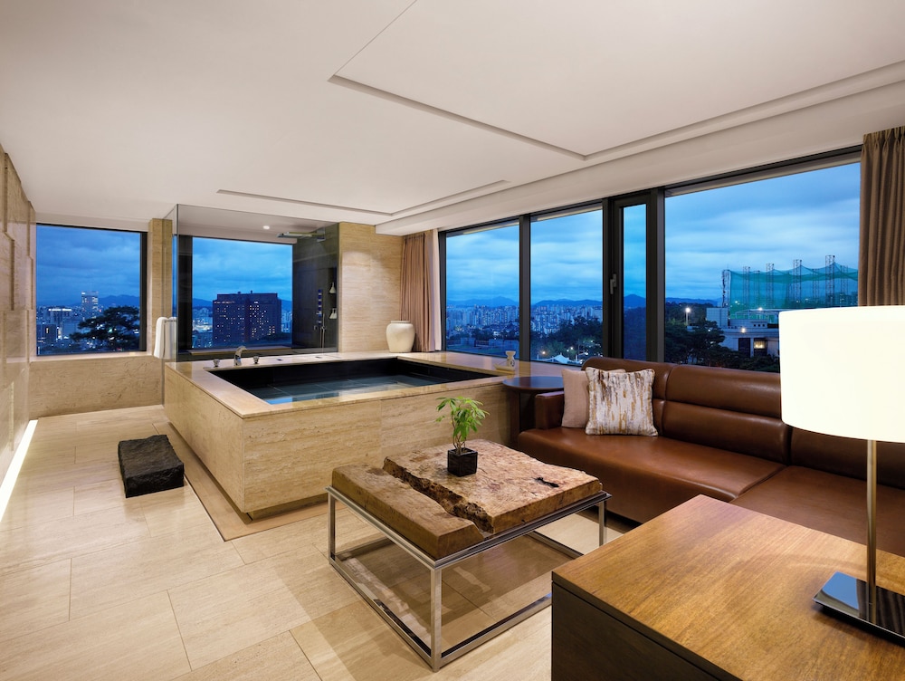 Interior, Oasis, Premier, Suite, King Bed, Outdoor Pool