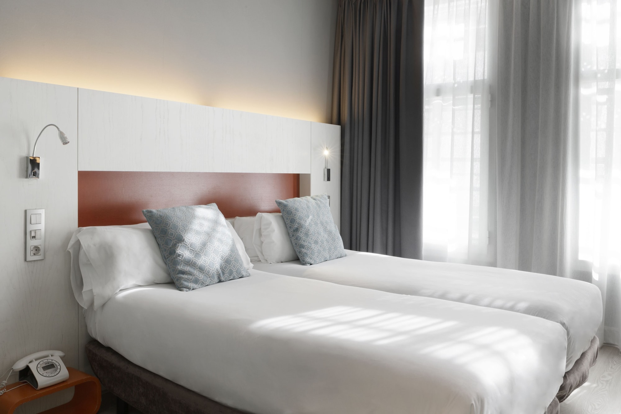 SUPERIOR, DOUBLE BED