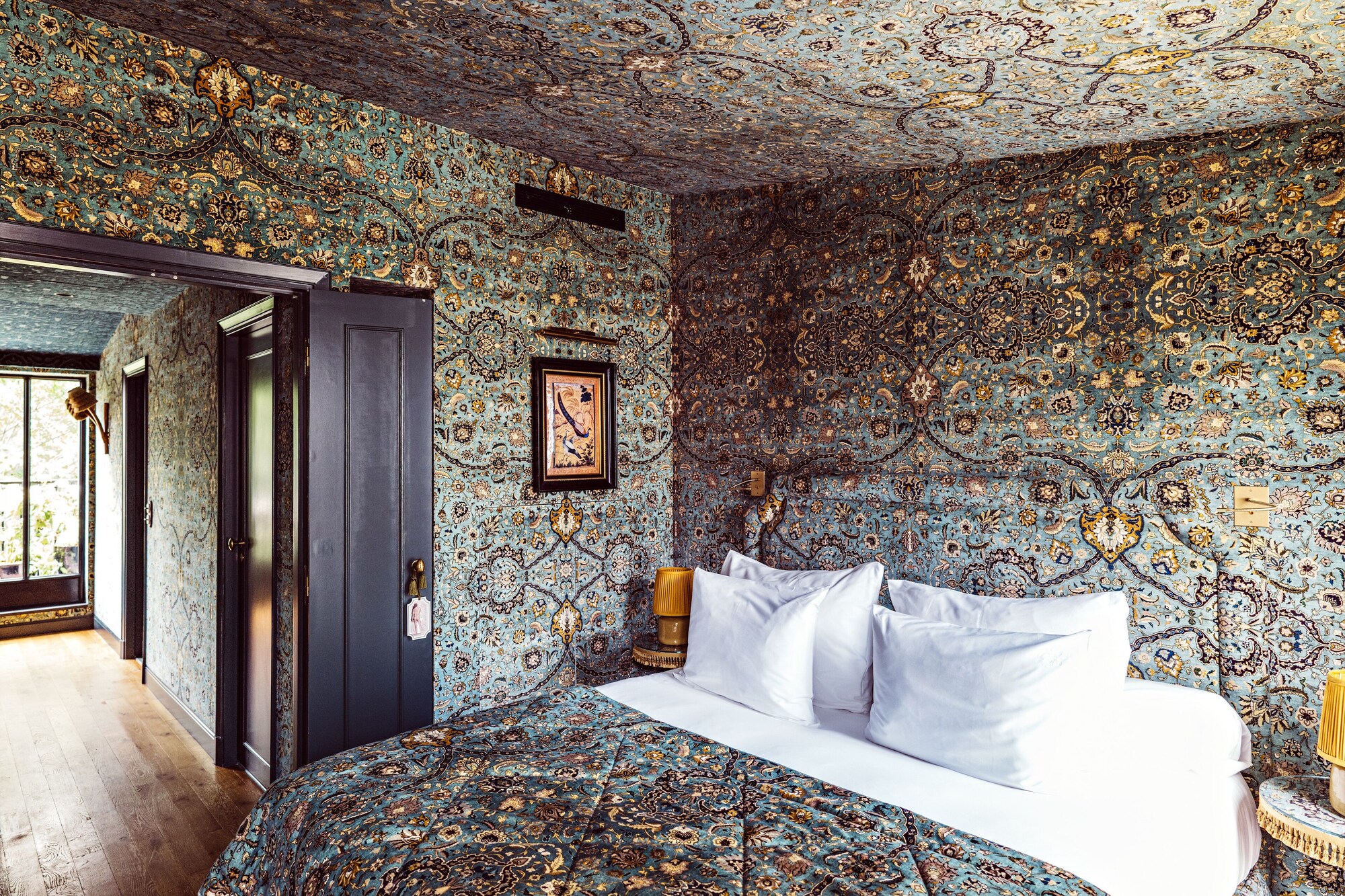 SAPPHIRE, SUITE