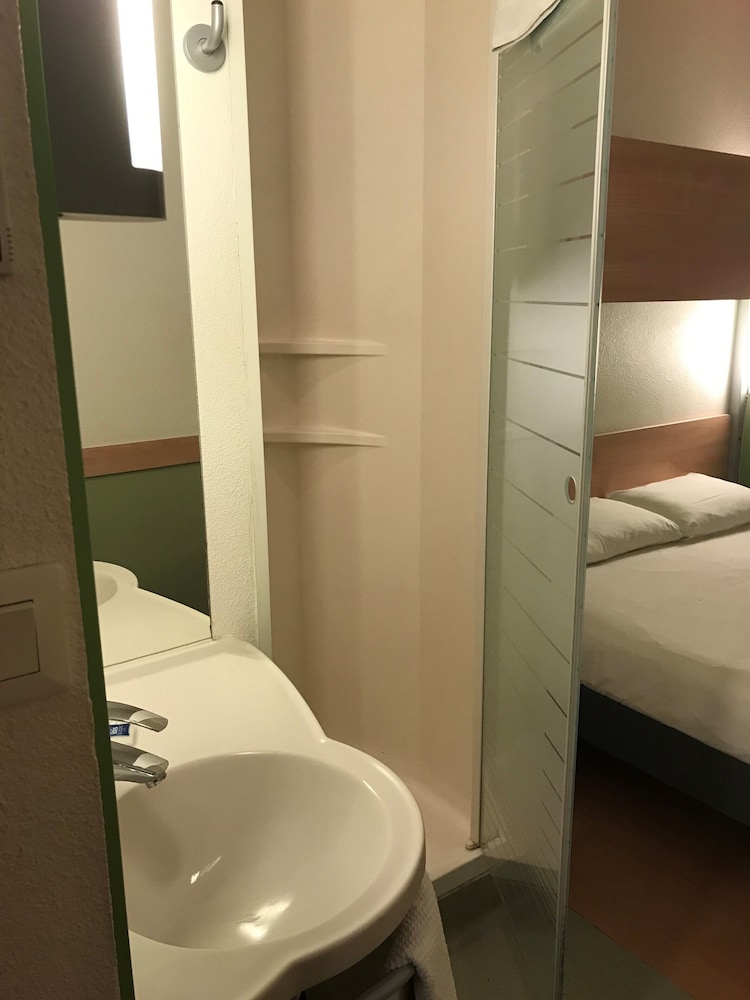 Ibis Budget Lyon L Isle D Abeau 11/62