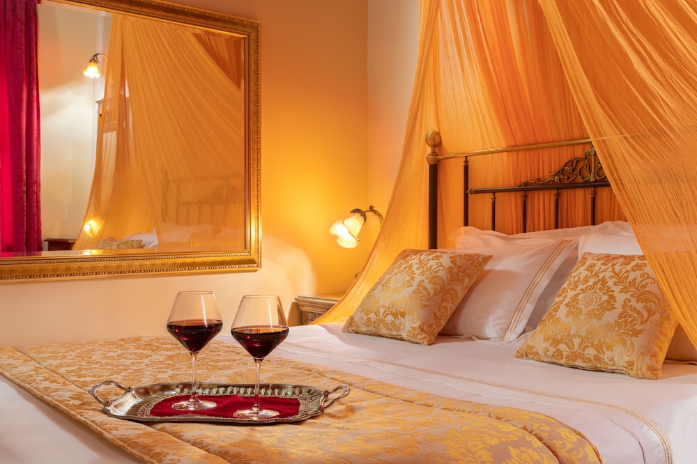 Superior, King Bed, City View