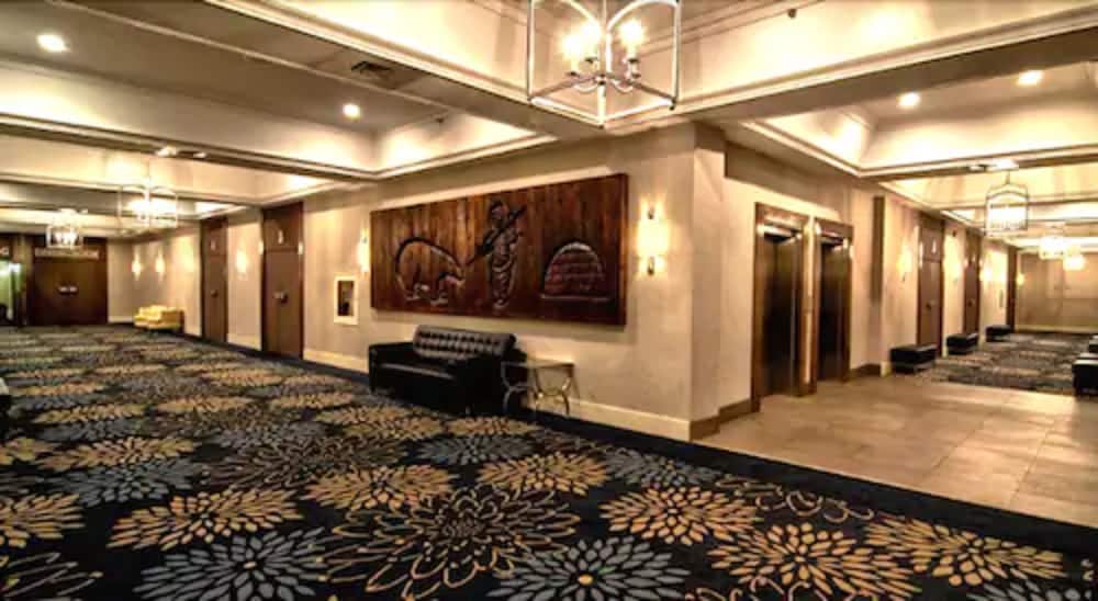Senator Hotel And Conference Centre 4/29