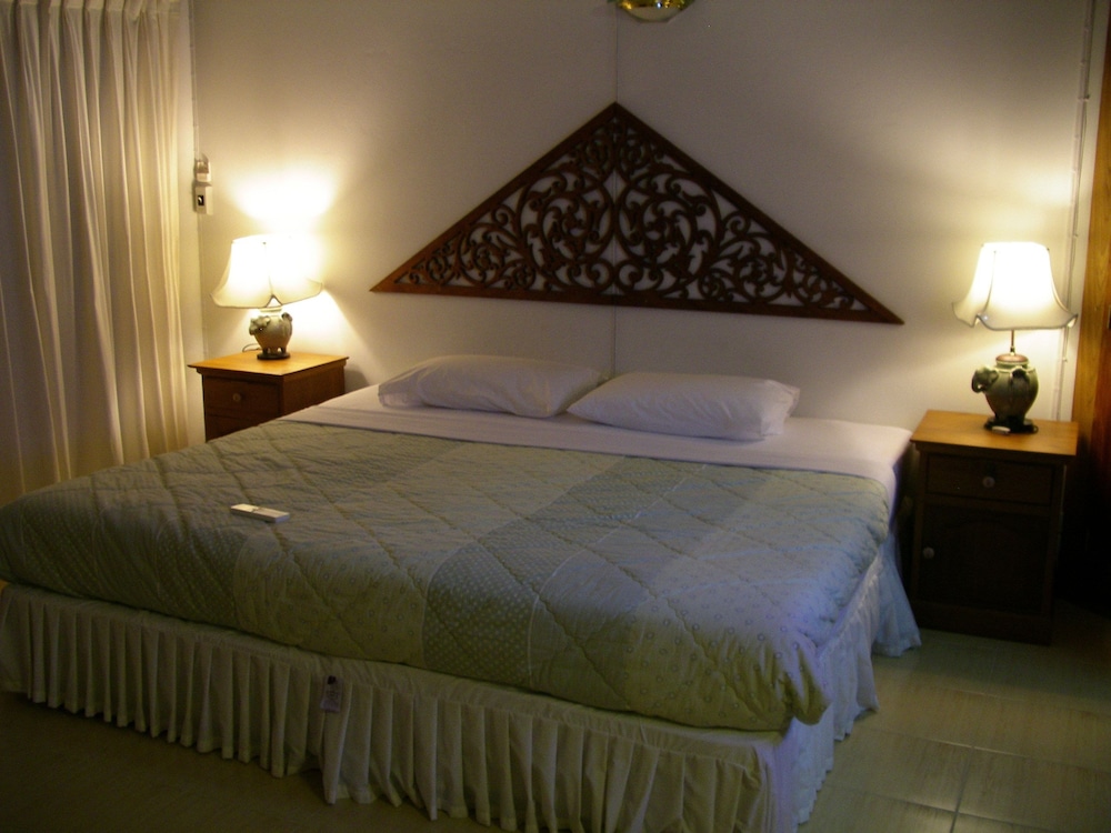 Ruen Thai Rim Haad 10/53