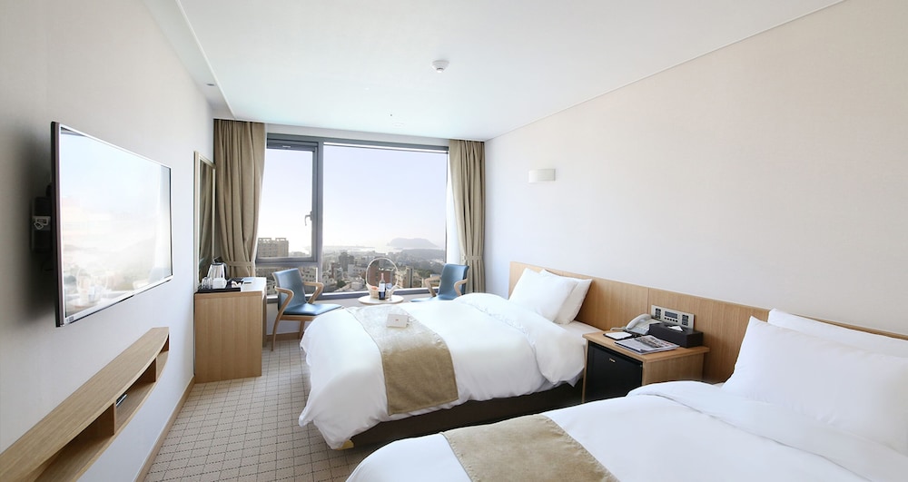 DELUXE, FAMILY, TWIN BEDS