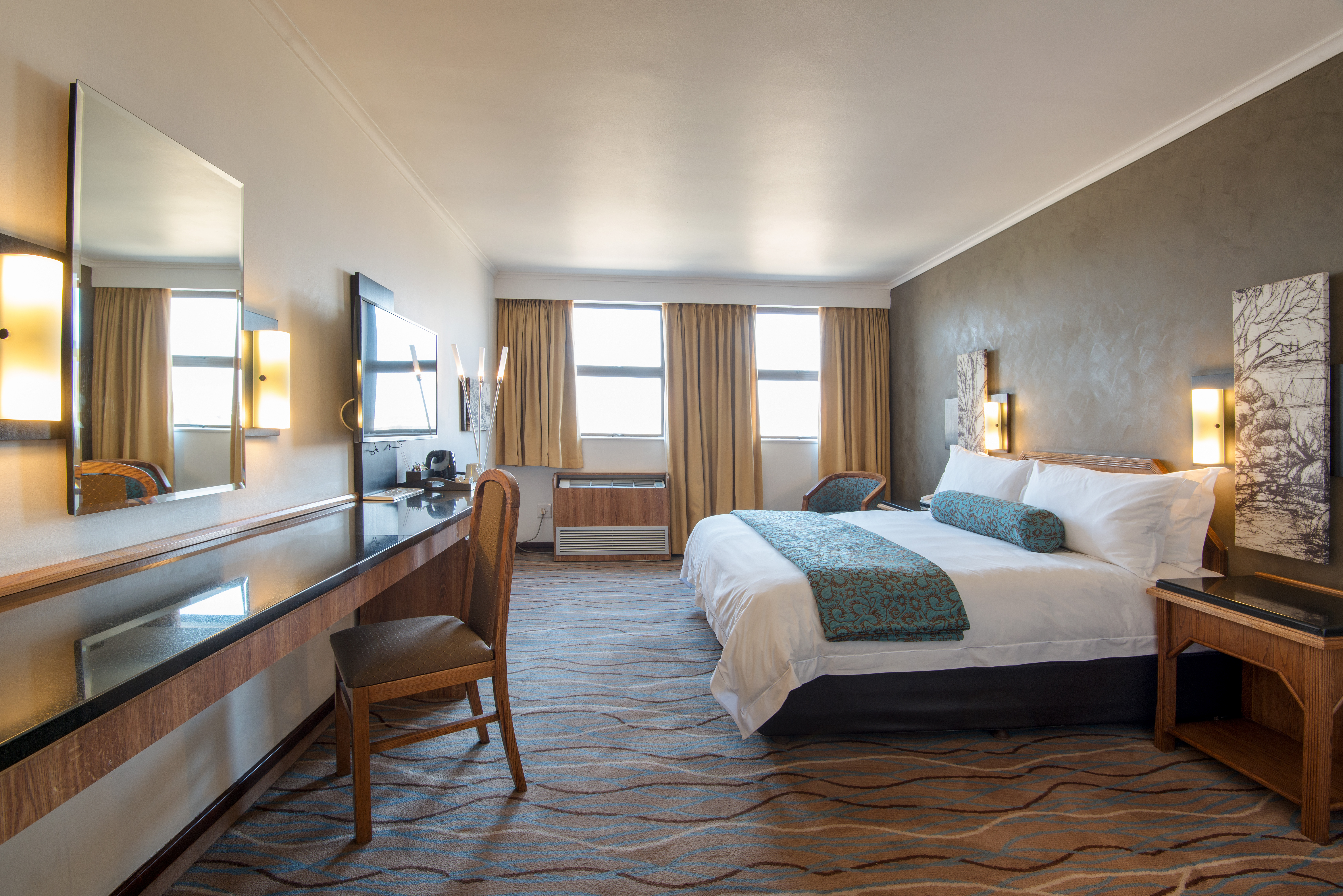 EXECUTIVE, KING BED