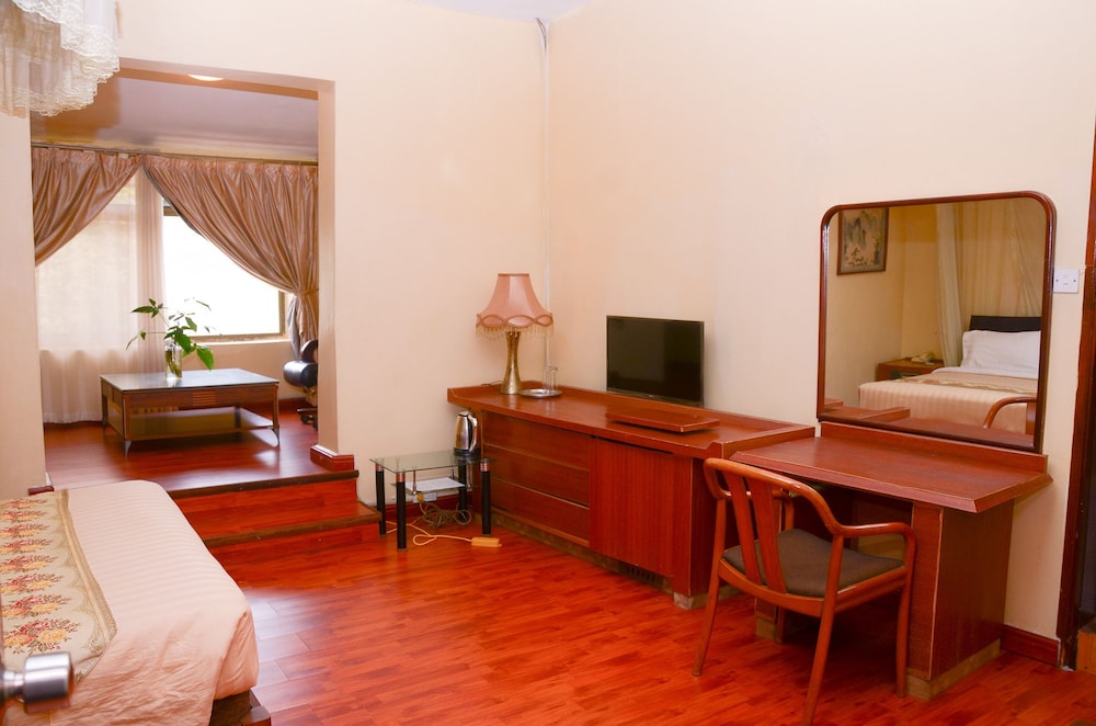 Fang Fang Hotel 30/50