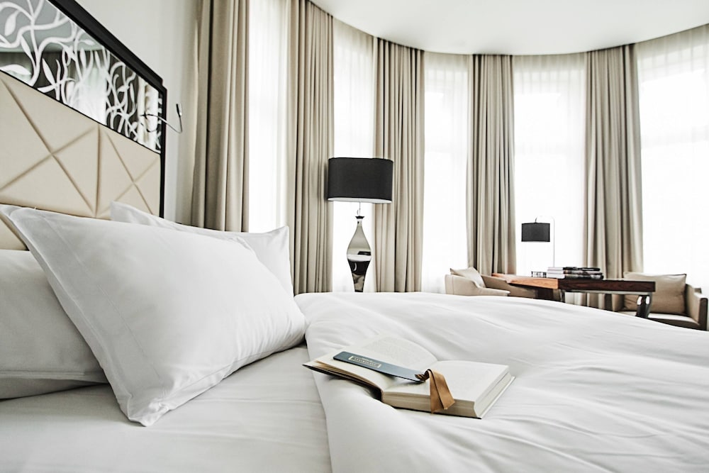 Roomers Berlin, Autograph Collection 14/42