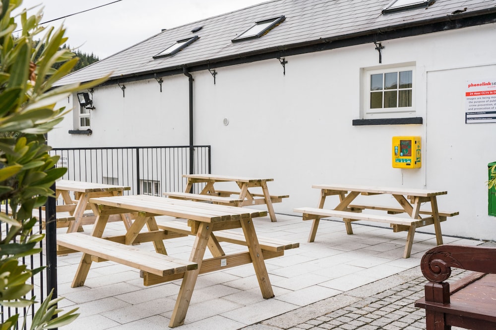 Woodenbridge Hotel 63/73