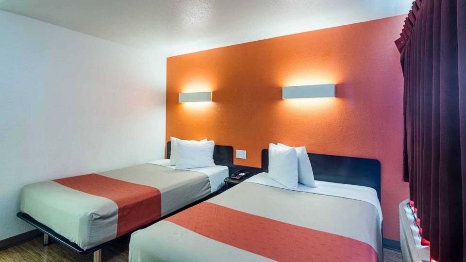 2 Full Beds - Non-Smoking