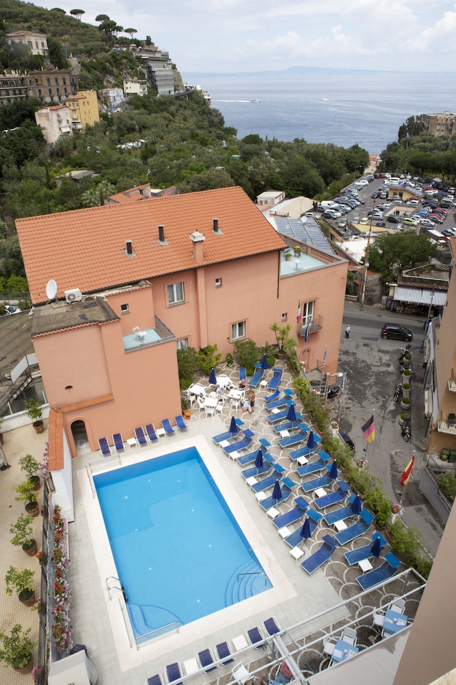 Hotel Villa Maria 54/63