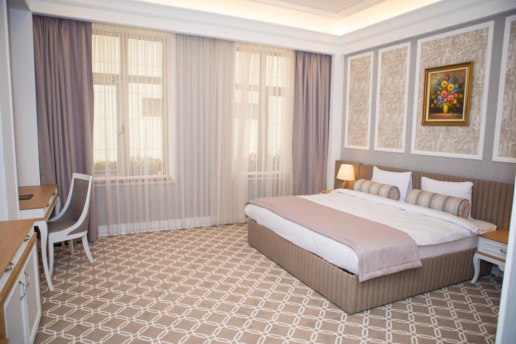 غرفة ديلوكس بسرير مزدوج بإطلالة، Theatrum Hotel Baku 2/5