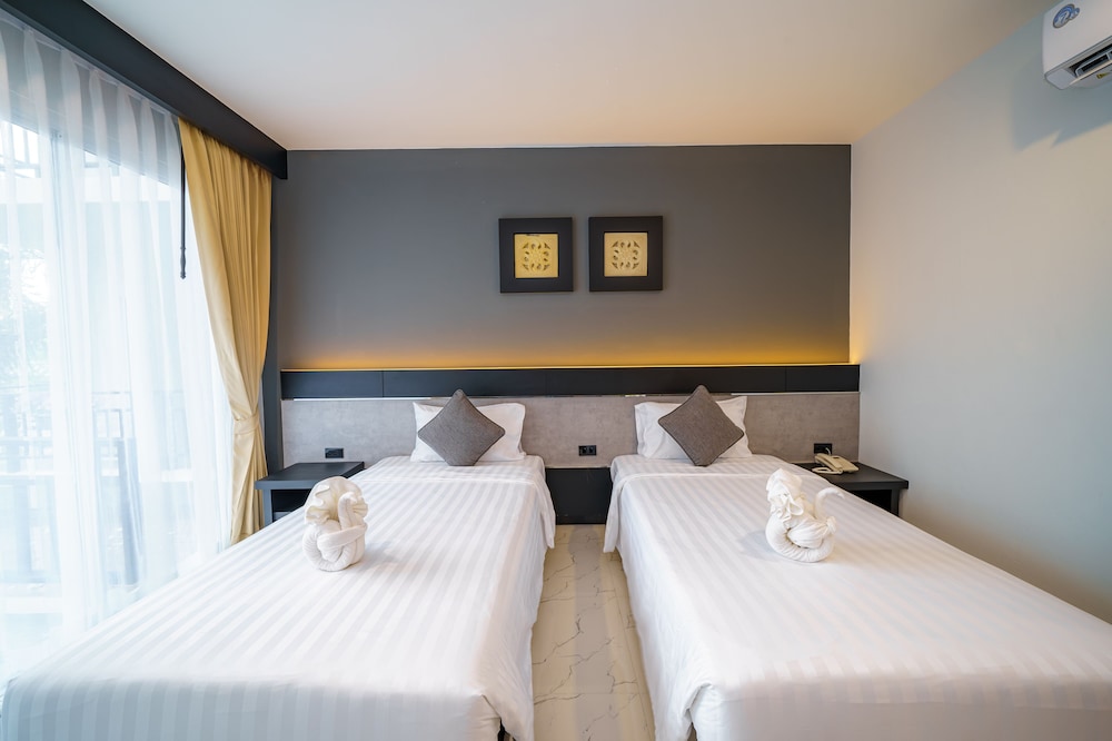 LHC Hotel and Resort 32/75
