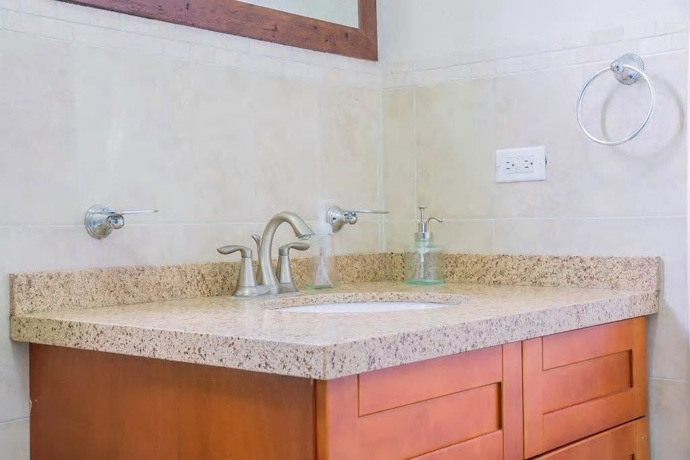 Apartment, 2 Queen Beds, Mountain View, Pool Access، New Kingston Guest Apt At Sonoma Estate 6/6