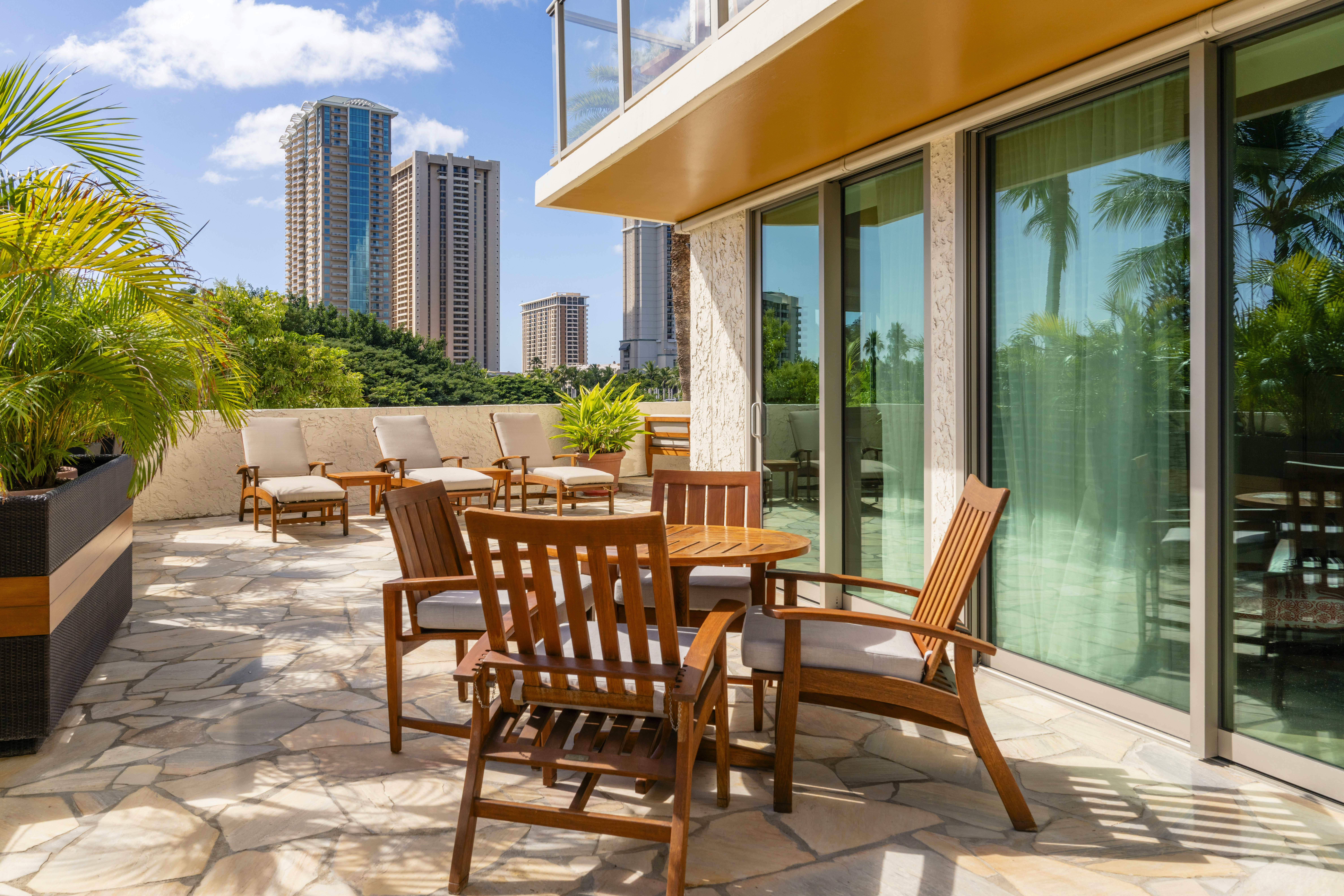 Luana Waikiki Hotel and Suites 35/50