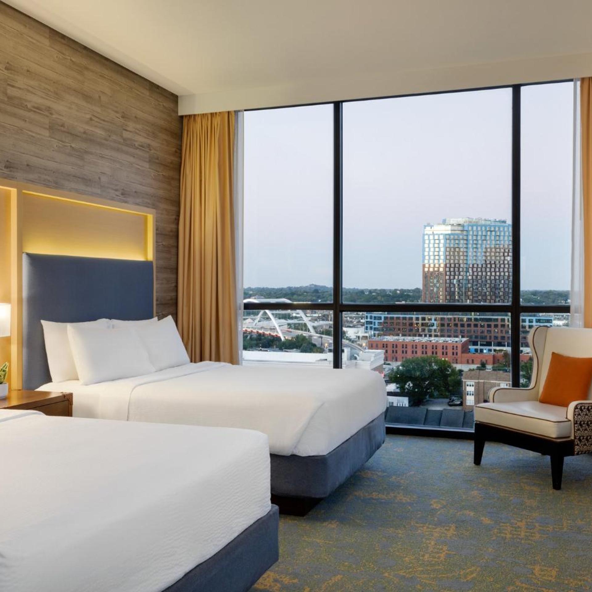 Essential, 2 Queen Beds, City View