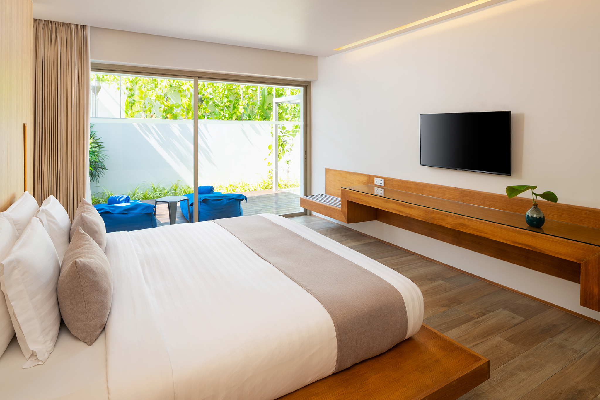 Deluxe Spa Pool Suite
