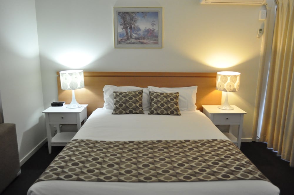 ALBURY BURVALE MOTOR INN 19/47