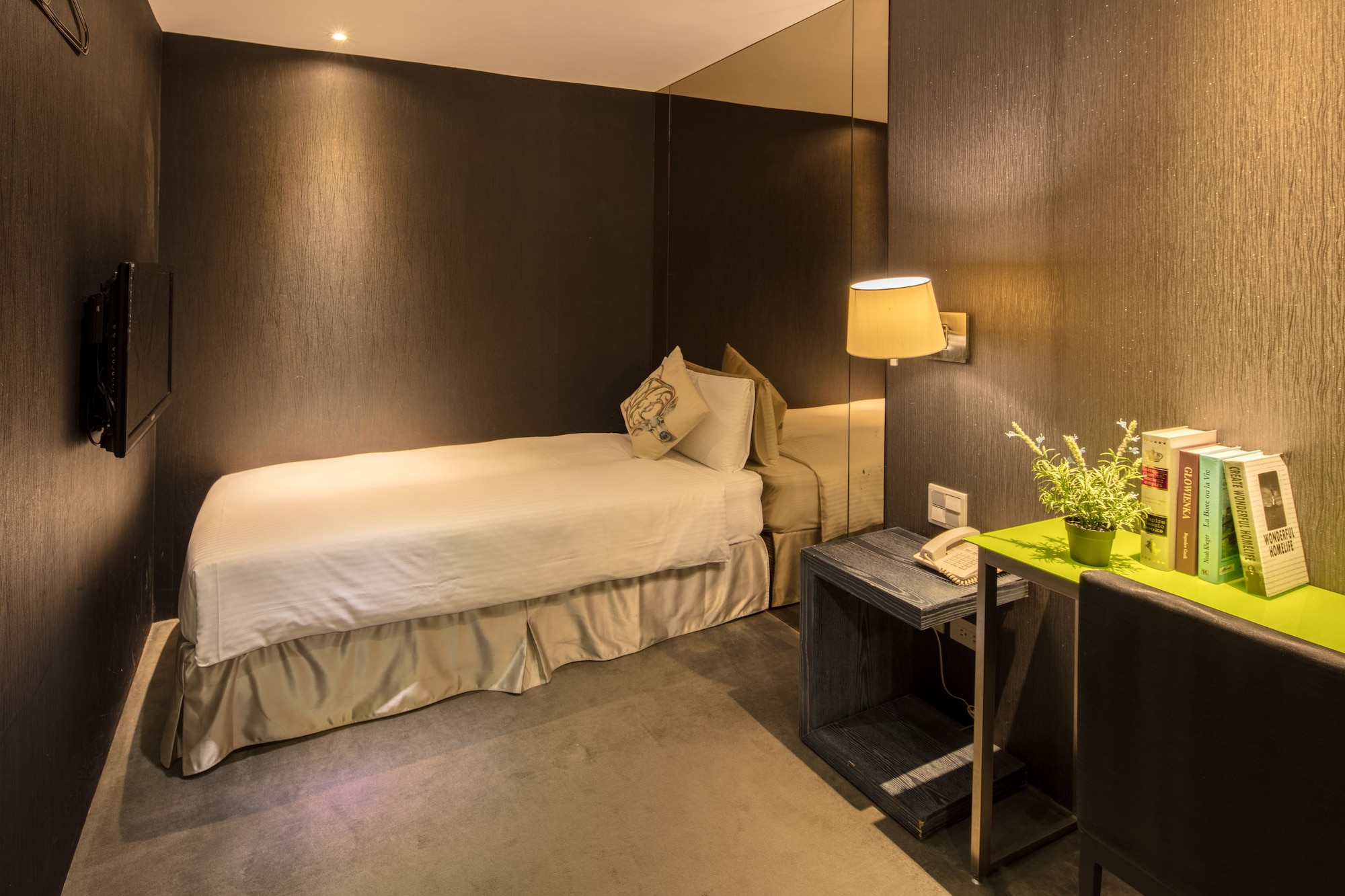 Single, Single Bed, No Window