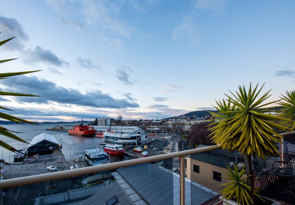 Sullivans Cove Apartments 77/79