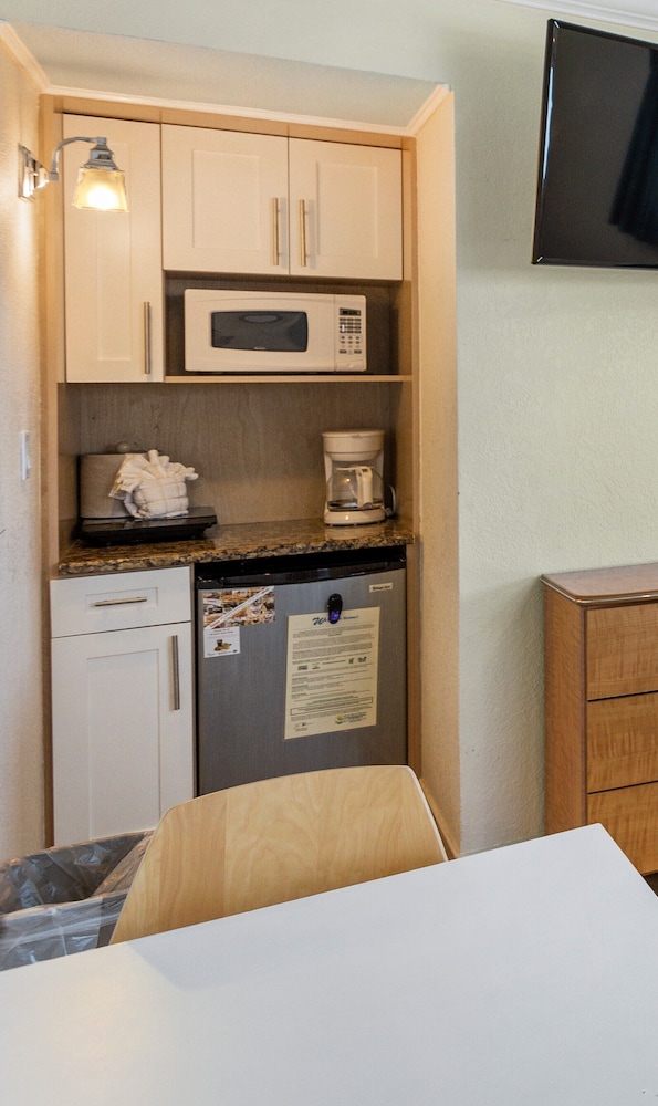 Bay Palms Waterfront Resort - Hotel and Marina 10/70