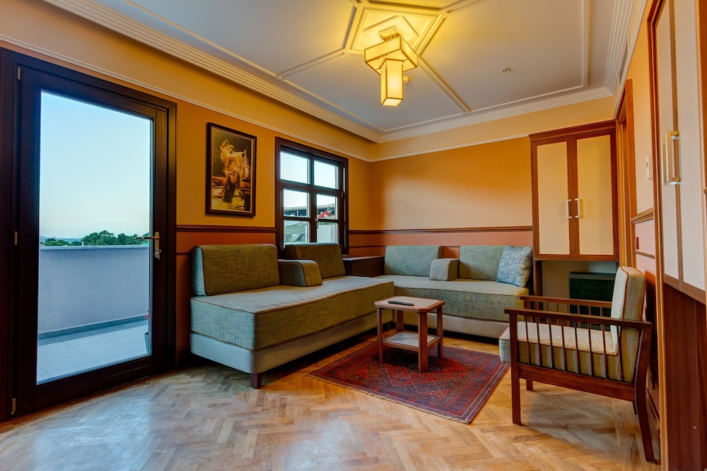 LALAHAN HOTEL 41/61