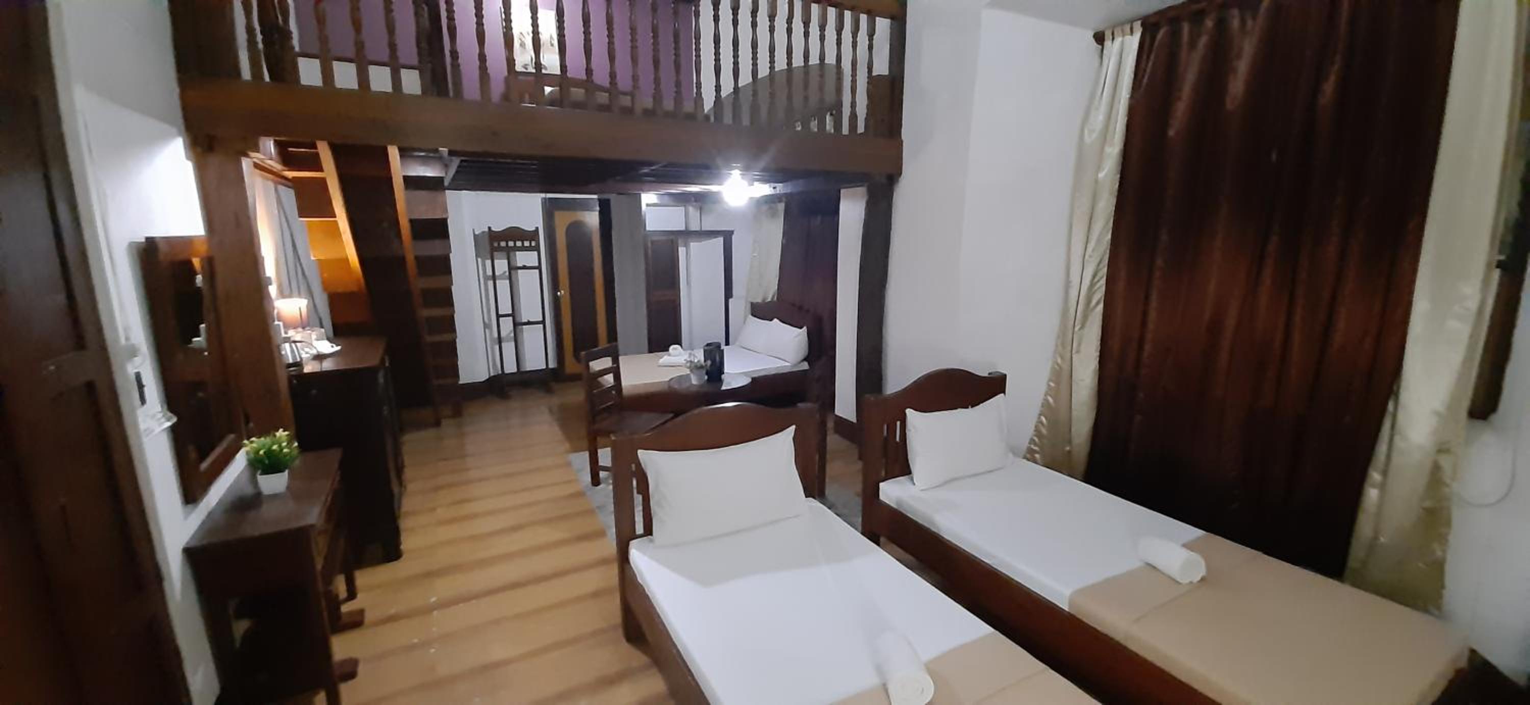 Family, 2 Double and Twin Beds
