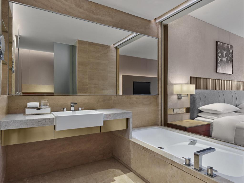 Mountain, Guest Room, Executive, Twin Beds, Mountain View, Club Lounge Access, Dongguan Forum Hotel and Apartment 7/7