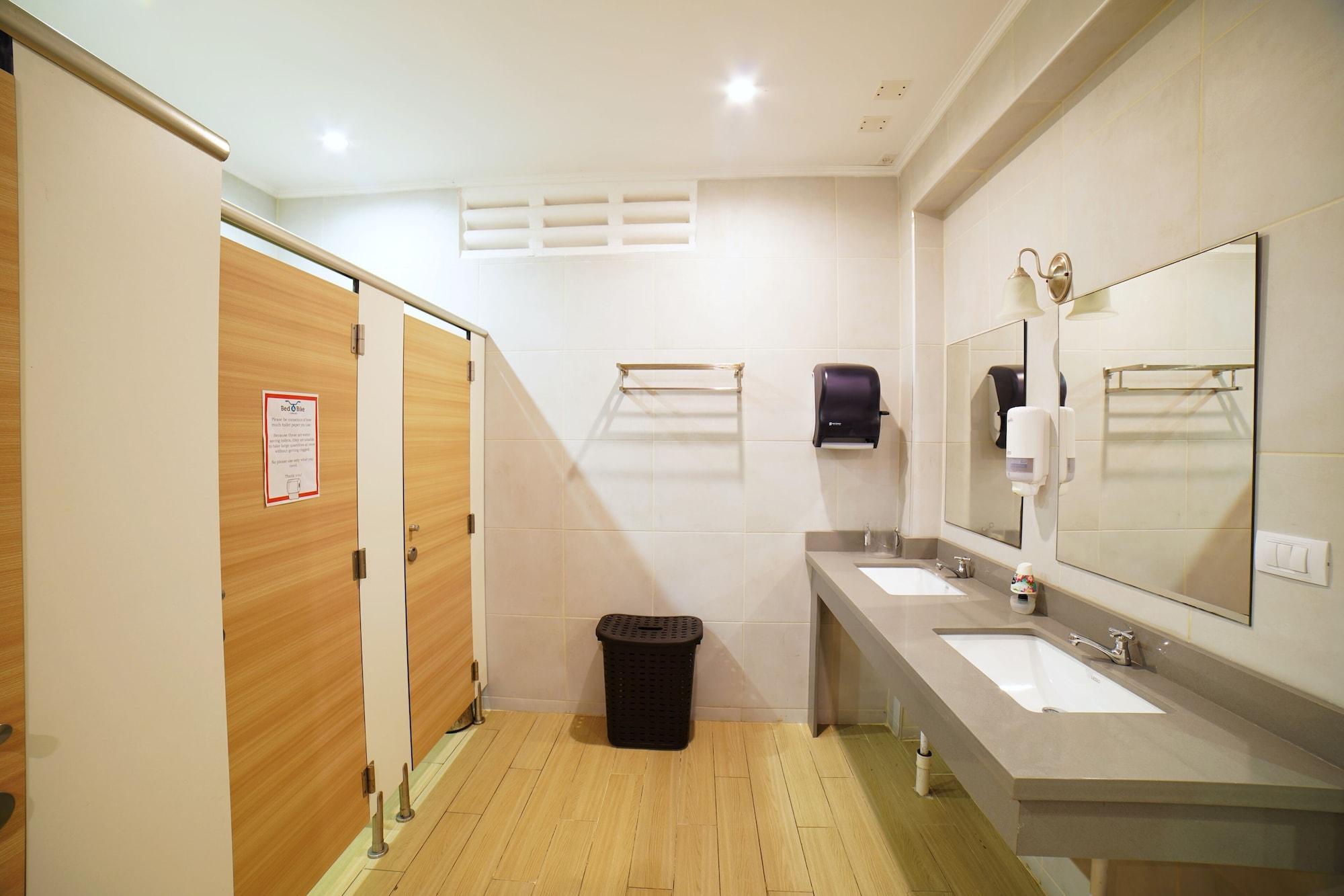 Male Dorm, Classic, Shared Bathroom
