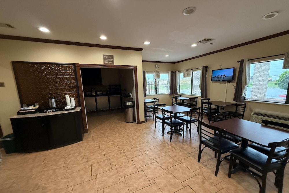 Days Inn by Wyndham Navasota 42/60