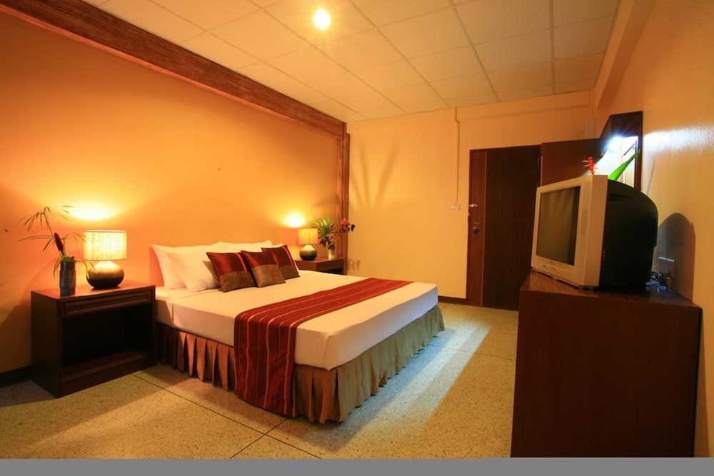 Dma Hotel 12/32