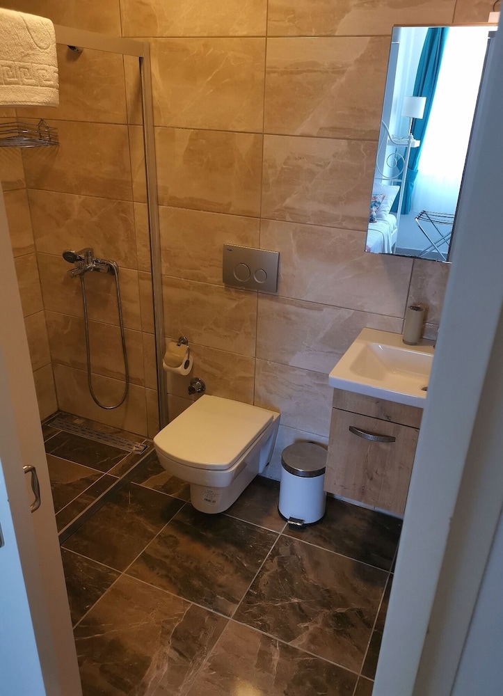 Valitsa Otel 32/33