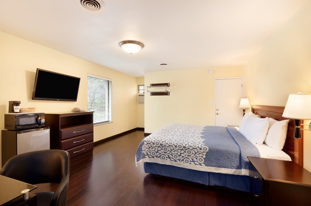 Days Inn By Wyndham Austin/University/Downtown 10/32