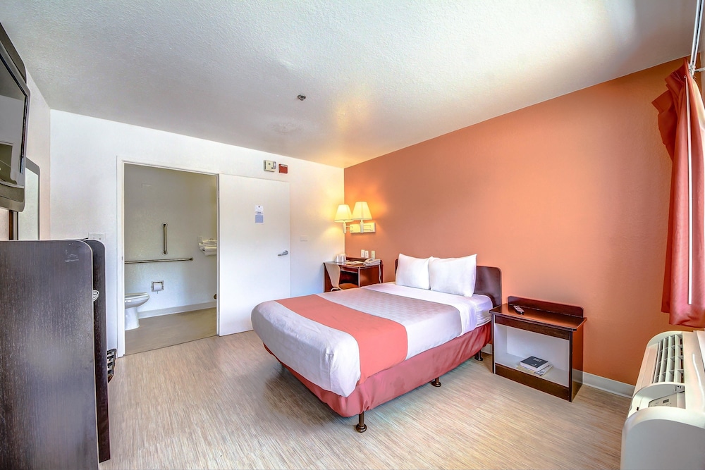 Motel6 San Antonio, TX - Six Flags Fiesta TX/La Cantera Area 23/44
