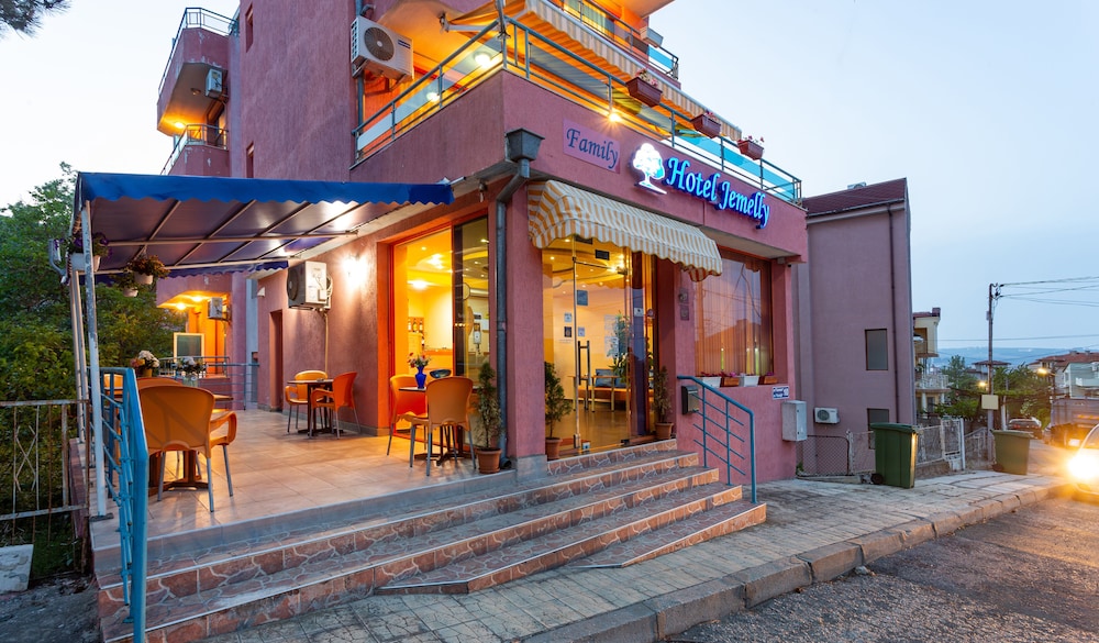 Family Hotel Jemelly 5/50